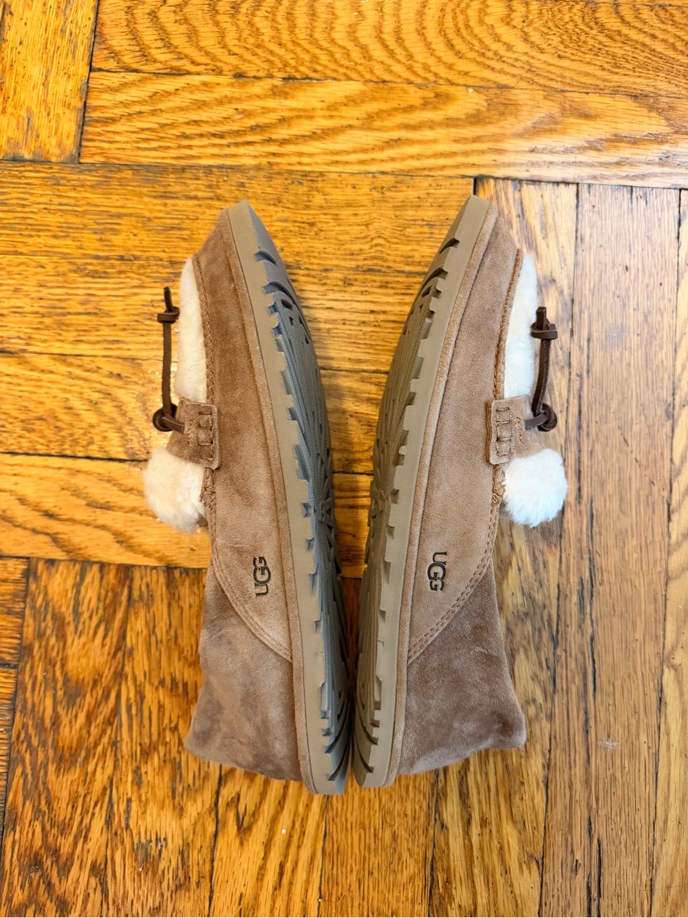 UGG Zora Loafer sz 9 - Picture 3 of 3